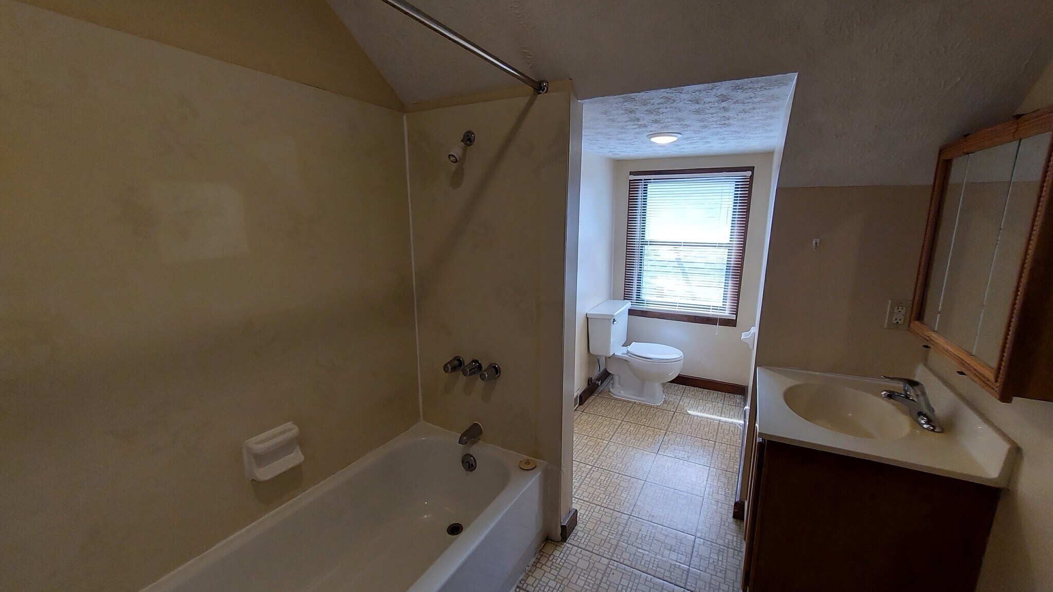 Building Photo - 404 King Ave