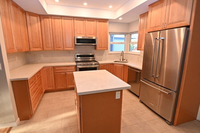 Building Photo - 5719 Lathrop Dr
