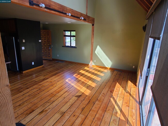 Building Photo - 456 W Richmond Ave.