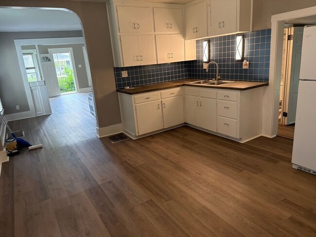 Building Photo - 317 Cleveland St