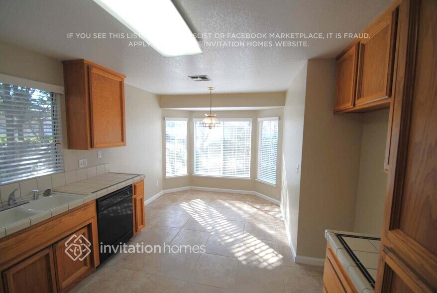 Building Photo - 4856 Clydebank Way