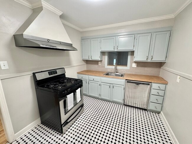 Building Photo - 907 Echles St