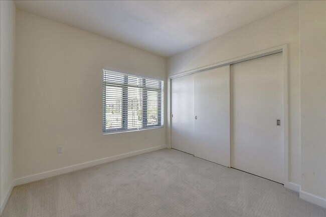 Building Photo - Fantastic 2 Bedroom/2 Bath at City Heights