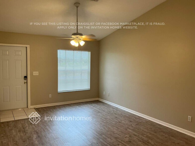 Building Photo - 904 NE 5th Pl