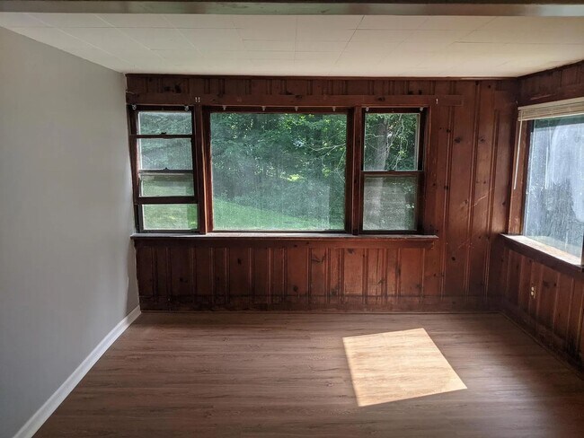 Building Photo - 1943 New Hackensack Rd