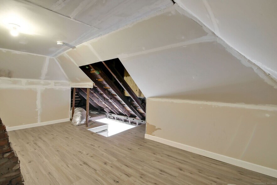 Building Photo - 14 Belden St