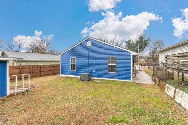 Building Photo - 2603 Louise Ave