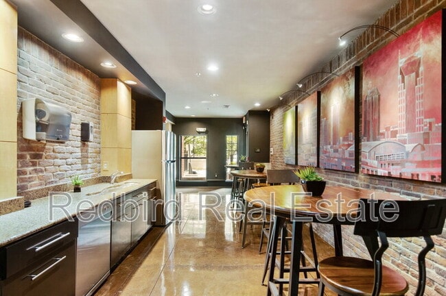 Building Photo - 1803 Broadway