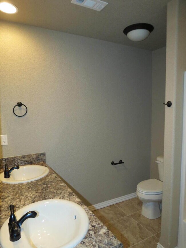 Building Photo - 3 Bedroom 2 bath in Prairie Grove! Corner ...