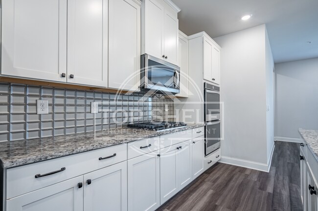 Building Photo - 312 Lincoln St