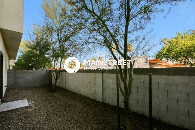 Building Photo - 3 Bedroom Pet-Friendly Home in Phoenix, AZ...