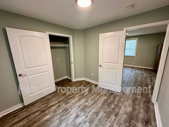 Building Photo - 1016 W 42nd St