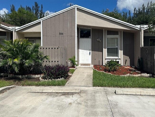 Building Photo - 556 Woodgate Cir
