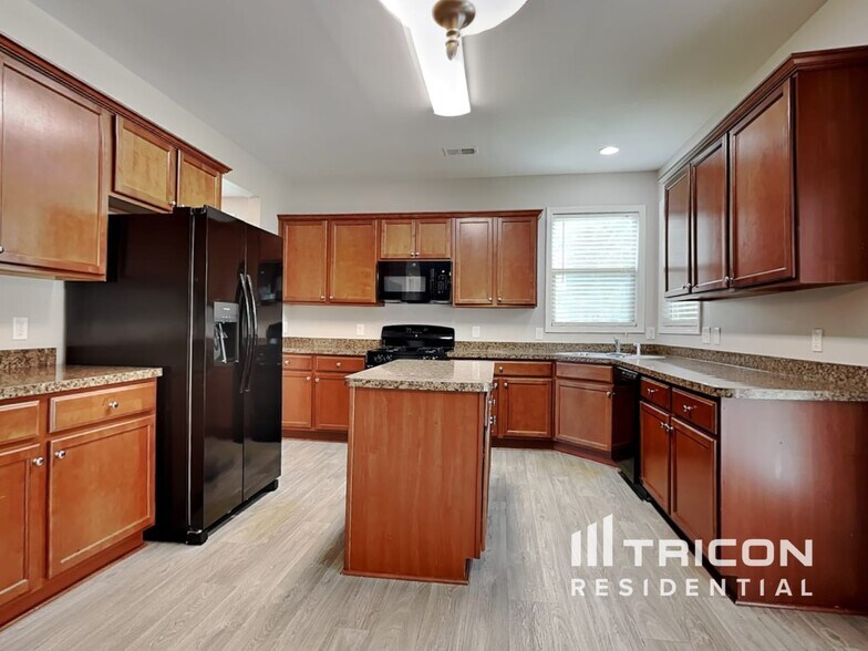 Building Photo - 3952 Margaux Dr