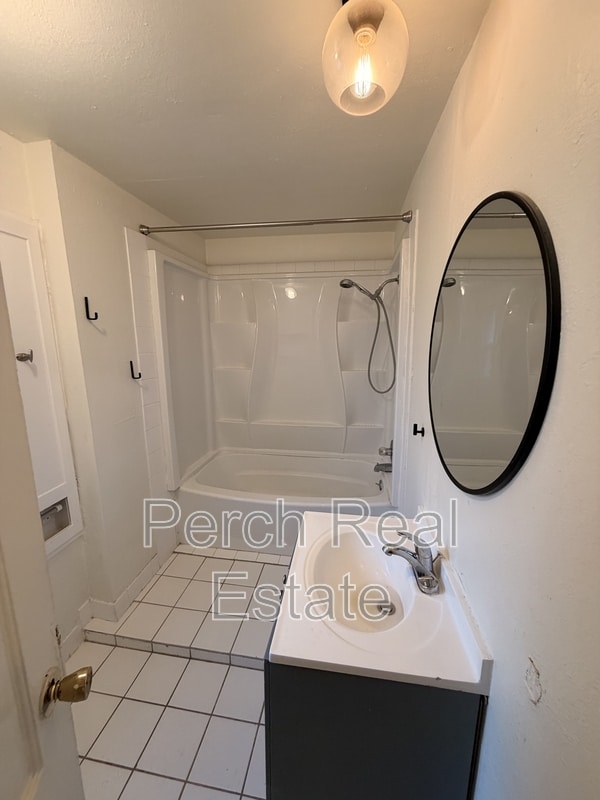 Building Photo - 107 S Kendall St