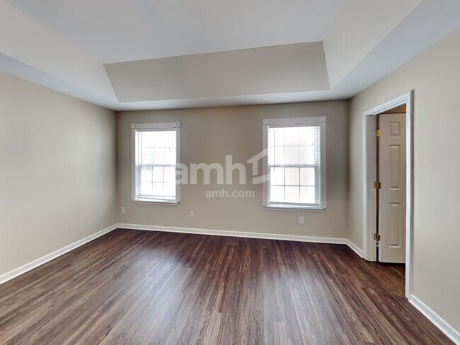 Building Photo - 1007 Vanguard Dr