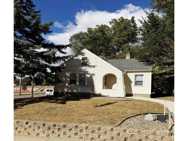 Building Photo - 1330 W 14th St