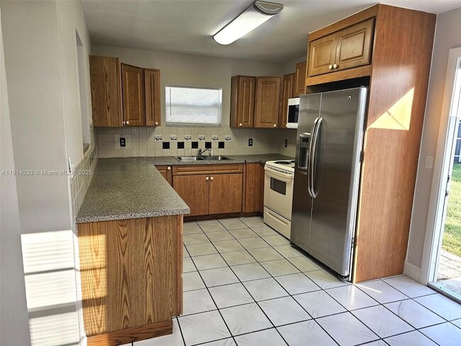 Building Photo - 10530 SW 149th St