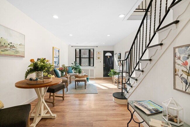 Building Photo - 629 Sears St