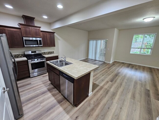 Building Photo - 5743 Karen Lynn Loop S