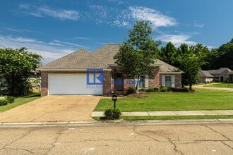 Building Photo - Beautiful 4 bedroom, 2 bathroom house in B...