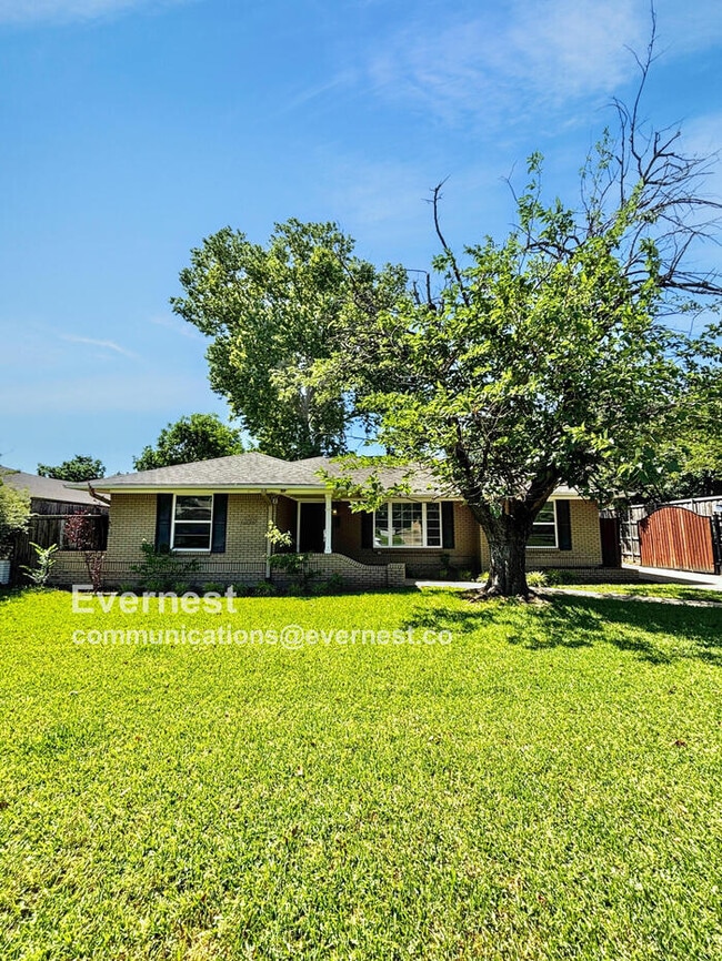 Primary Photo - 6226 Saratoga Cir