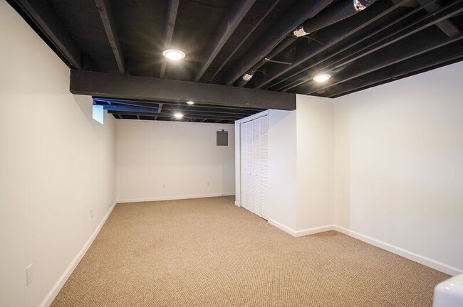 Building Photo - 29 Crown St