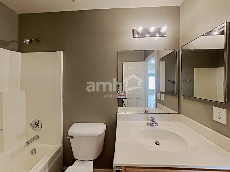 Building Photo - 14832 N 124th Ln