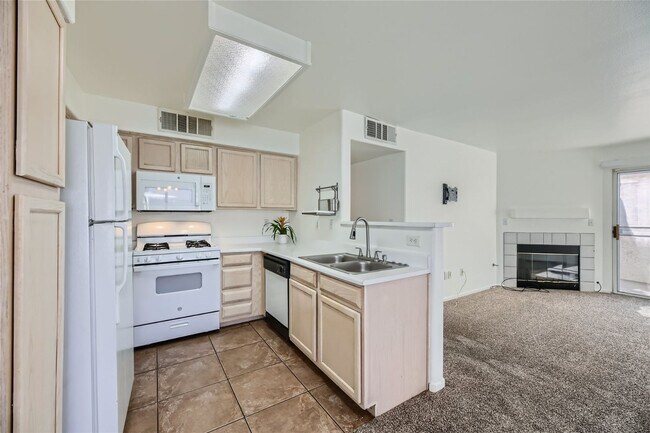 Building Photo - Beautiful Condo in Gated Community - Near Harry Reid Airport