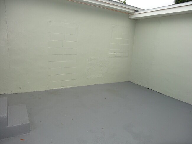 Building Photo - Stunning Corner-Lot Rental: 4BR/2BA with Courtyard