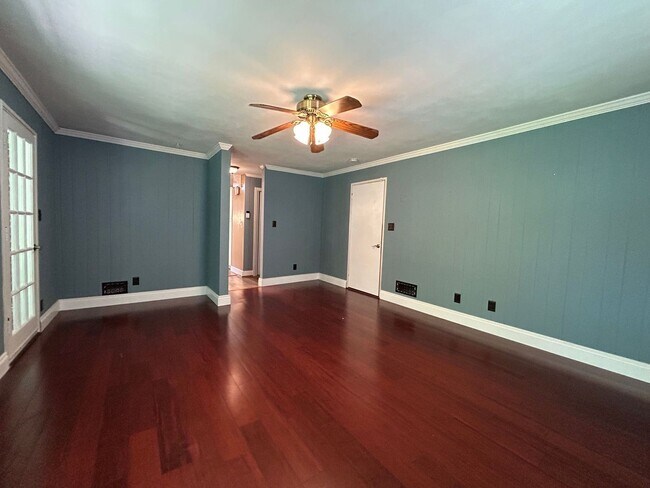 Building Photo - 3301 Brookside Ln