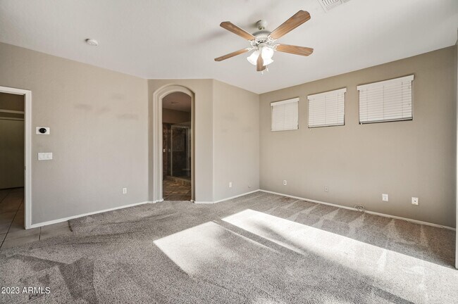 Building Photo - 1453 E Saragosa St