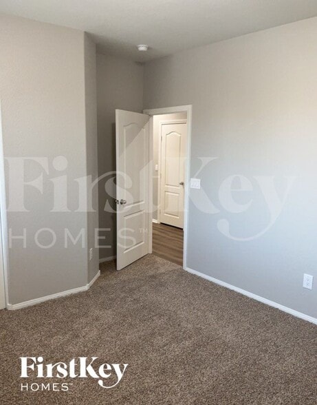 Building Photo - 1104 E Hammer Ln