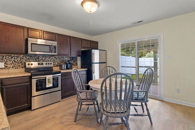 Building Photo - Townhome in The Burroughs at Carolina Plantations | Fenced Backyard