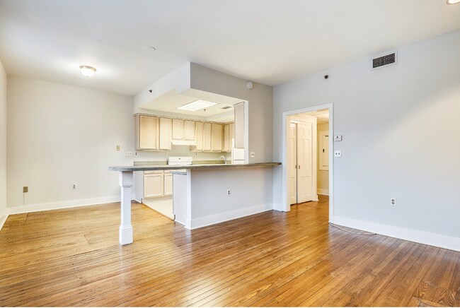 Building Photo - Junior League - 3039 M