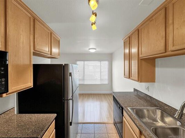 Building Photo - Light & Bright Condo in Normal Heights