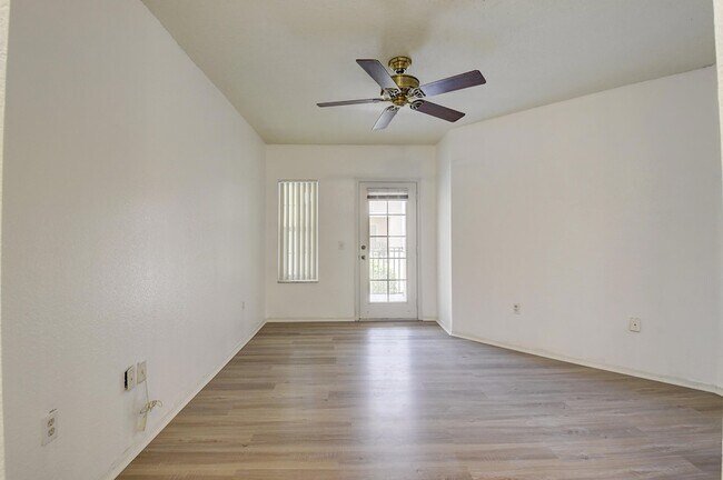 Building Photo - 1206 Belmont Pl