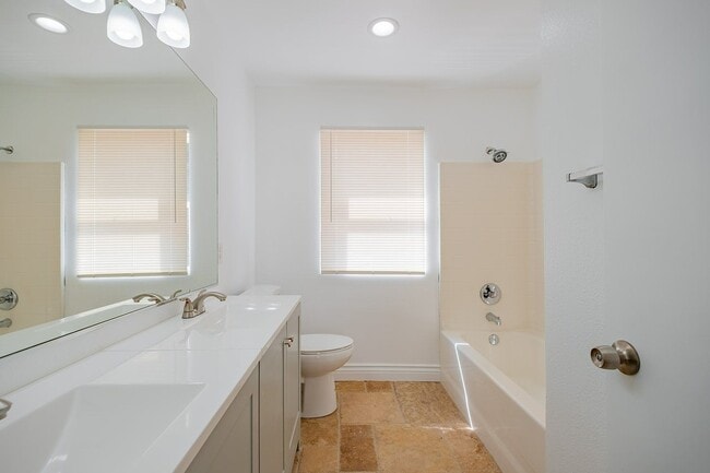 Building Photo - 1514 Regents St