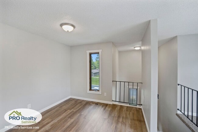 Building Photo - 2 Bedroom Townhome **1,000.00 Rent Credit with a May or June 2026 Move In**