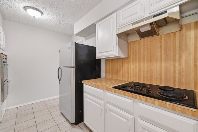 Building Photo - 4742 Tain Dr