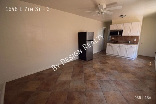 Building Photo - Studio Space with ALL UTILITIES INCLUDED - Walk to UofA