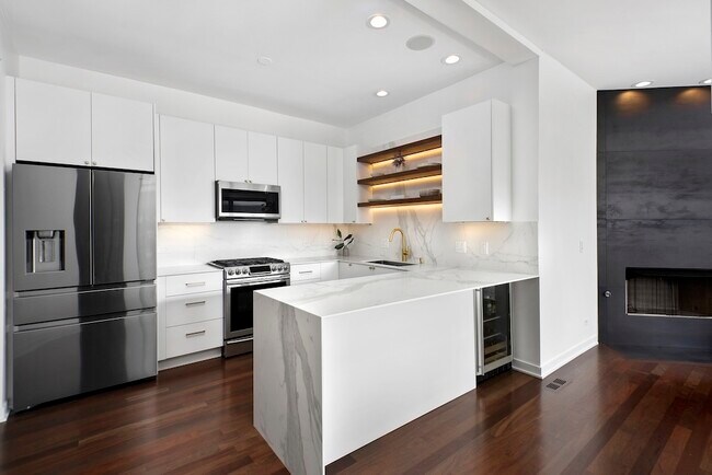 Building Photo - 808 N Greenview Ave