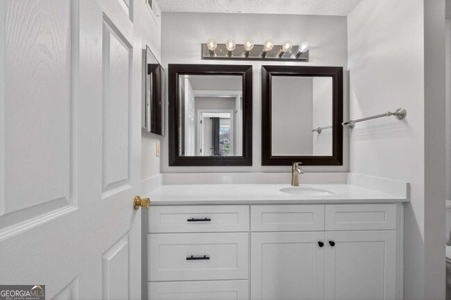 Building Photo - 423 Granville Ct