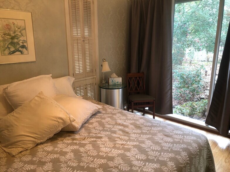 Building Photo - 796 Wesley Dr NW