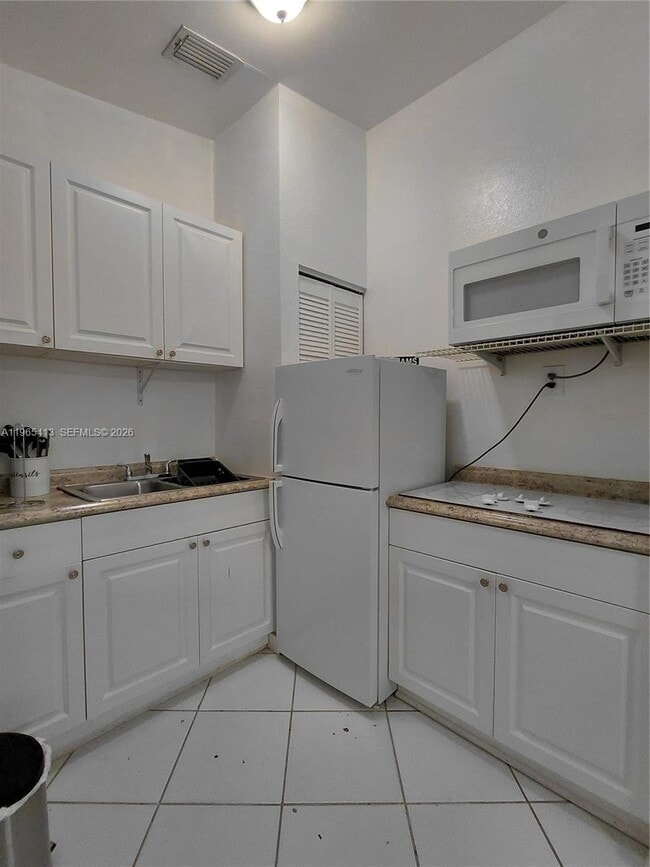 Building Photo - 1050 NE 82nd St