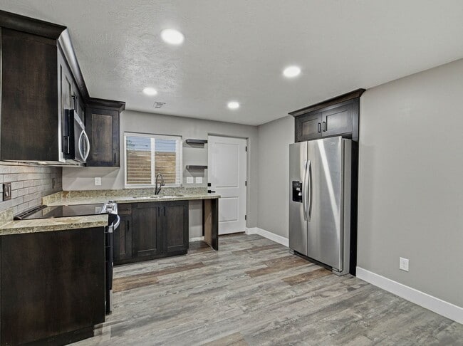 Building Photo - RES_O VAN DER WATT_14512