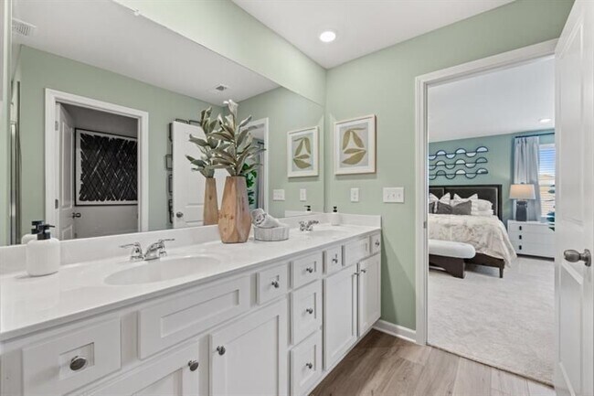 Building Photo - 465 Madison Lakeview Dr