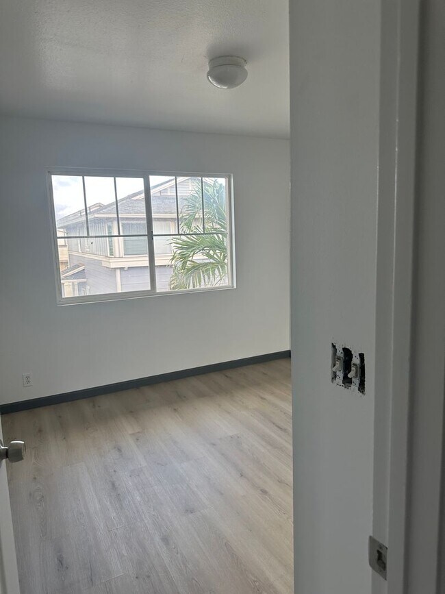 Building Photo - Renovated 3 bedroom 2.5 bath home in Ewa Gentry