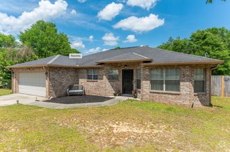 Building Photo - 3 bedroom 2 bathroom