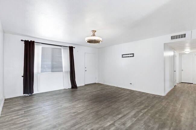 Building Photo - 4 Bedroom House Located in Tempe!